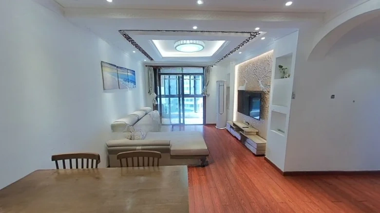 Lemon Waterfront Spring Plaza - View 1