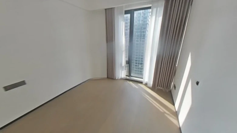 Poly Hongkong Trade Sky Piano - View 1