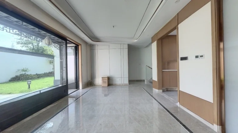 Blue Town Spring Breeze Ten Miles - View 1