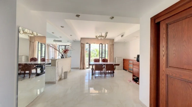 Golden Fingers Hainan Grand Mansion - View 1