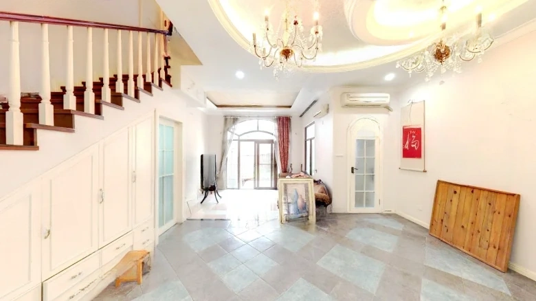 SilkandRibbon Silver Bay - View 1