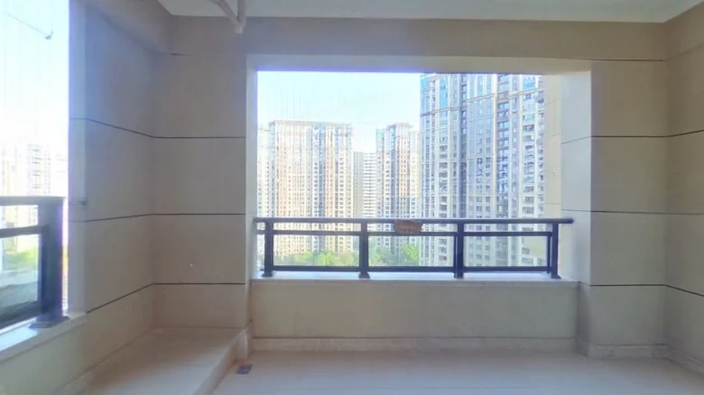 Central Bay Amber Bay - View 1