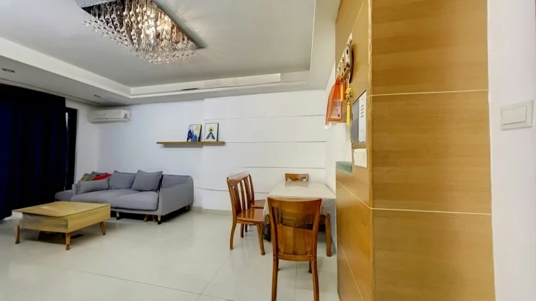 Bookish Romance - View 9