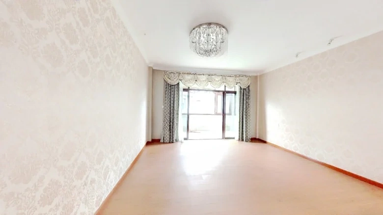 Kingbird Nantong Economic and Technological Development Zone碧桂園 can be translated as Kingbird, which is often used for the company name in English. The location description - View 8