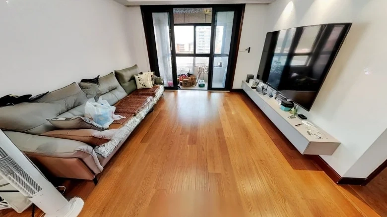 Sky Mansion Heart Adorns Grand Courtyard - View 10