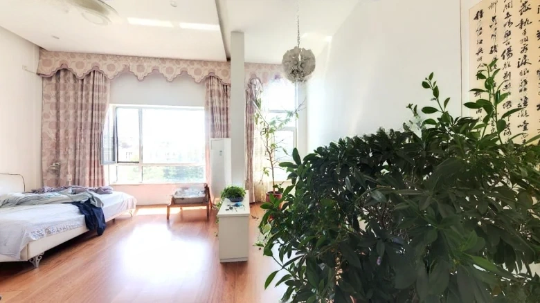 Poly Roland Lavender Valley - View 1