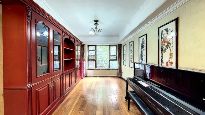 Polyzen Crystal Mountain - View 1