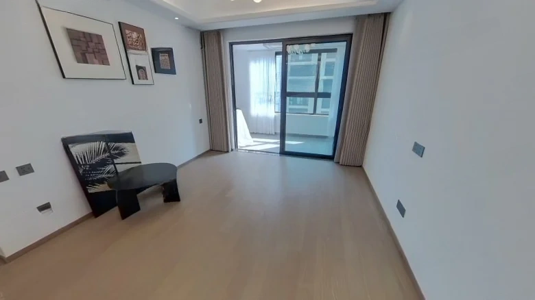 Shou创Ci瑞Xi瑞Yun廷 This direct translation doesn't form a conventional English compound name. A more appropriate translation for marketing or brand purposes could be - View 7