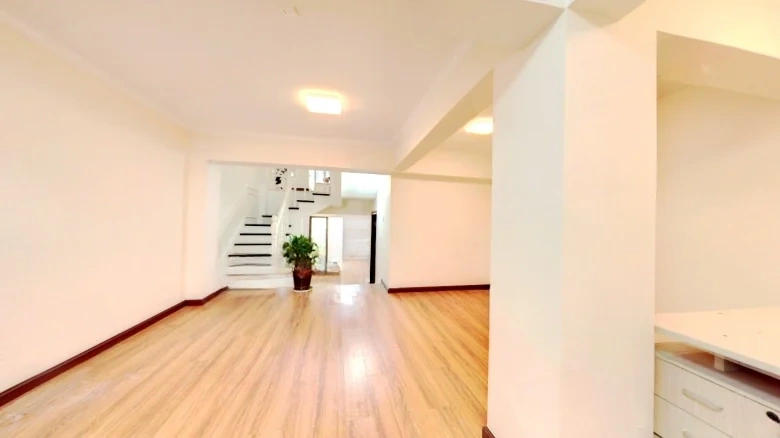 Dianchi Wei Cheng Yanlan Bay - View 1