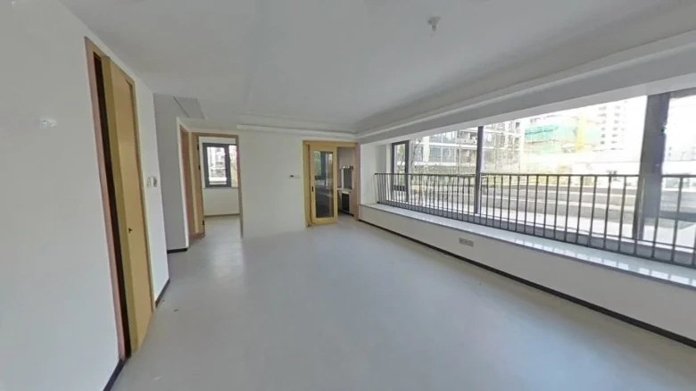 Lunar Peak Premium Emerald Court - View 6