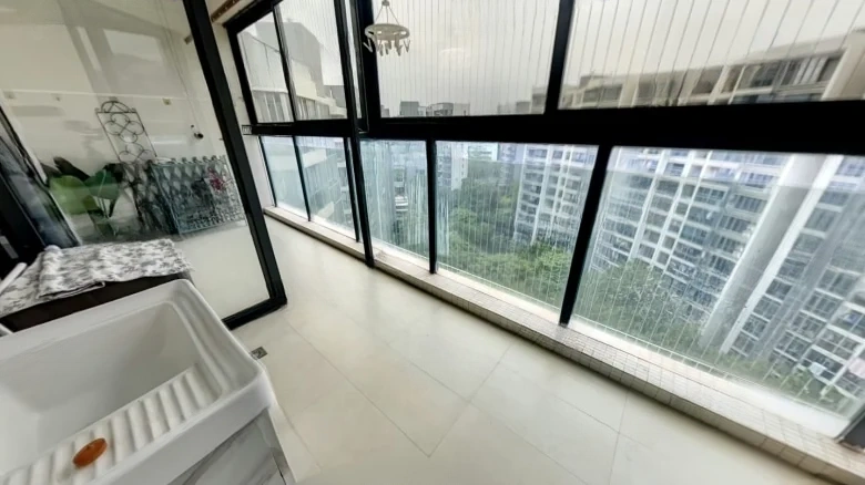 Bookish Romance - View 7