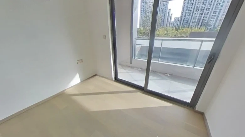 Lunar Peak Premium Emerald Court - View 1