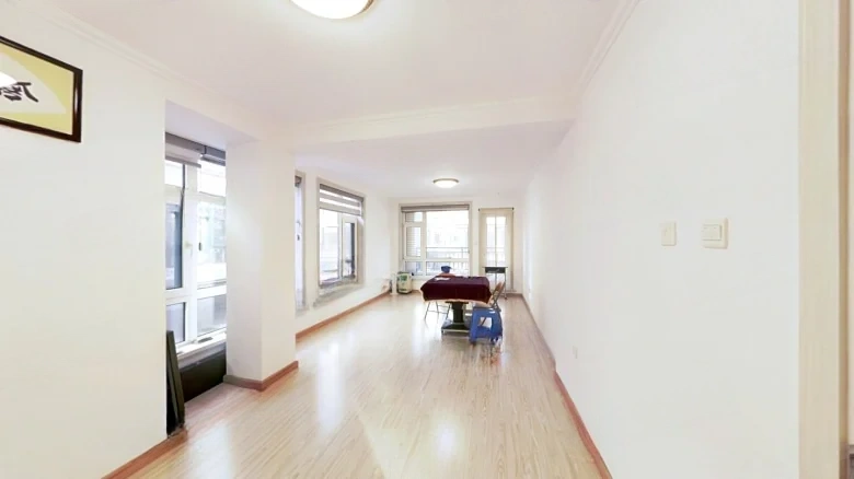 Poly Roland Fragrant Valley - View 1