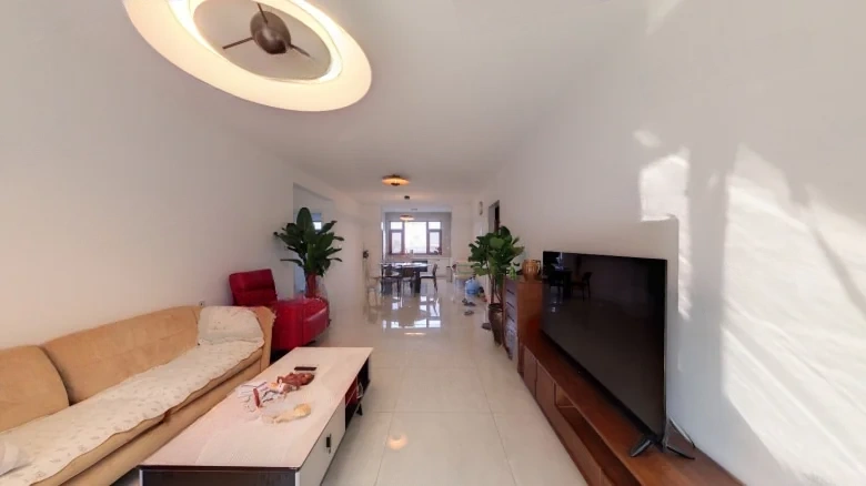 Yi Lake International - View 1