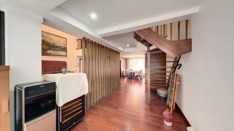 Rongke Thirty Thousand Feet - View 1