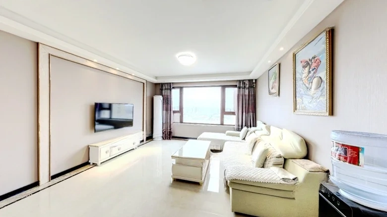 Rising Splendor Brocade Hall - View 1