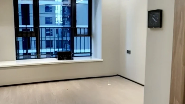 Rising Radiance · Platinum Yue Xiangjiang - View 1