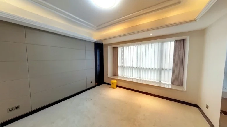 Heavenly Crown - View 1