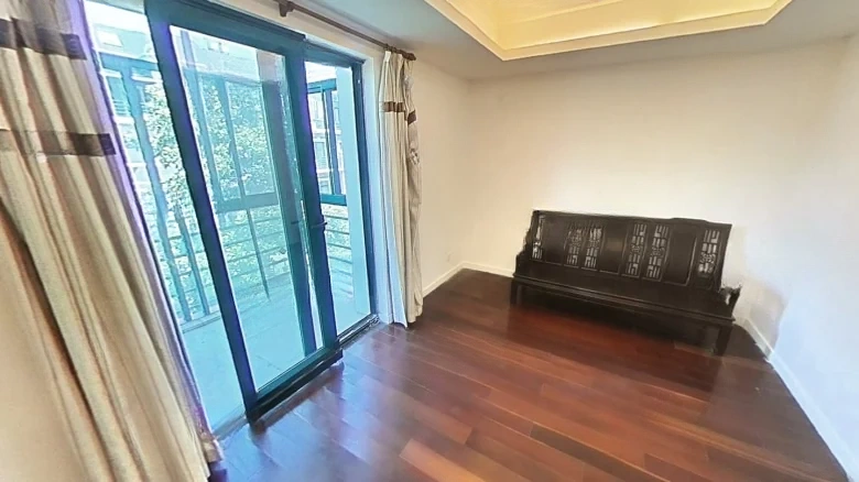 Golf Lakeview Flower Garden - View 1