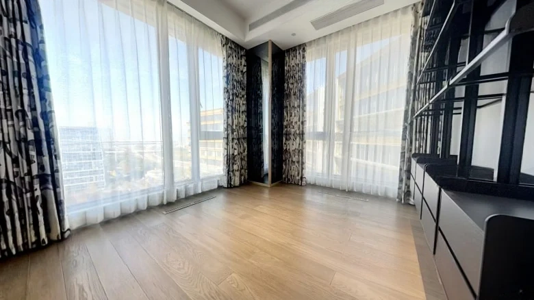 Dexin Yulin Cloud Peak - View 1