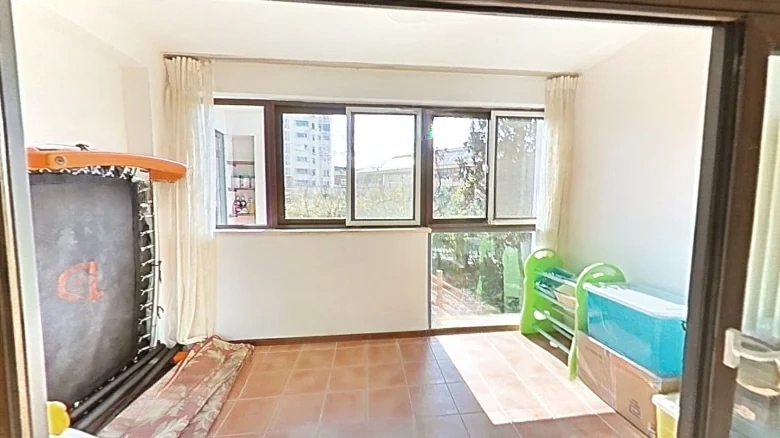 Dragon Pond Manor - View 11