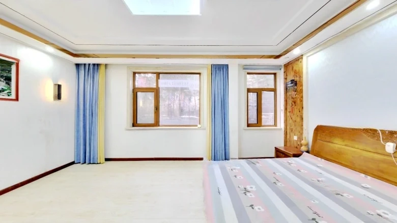 Sunrise Era Maple Oak Residence - View 1