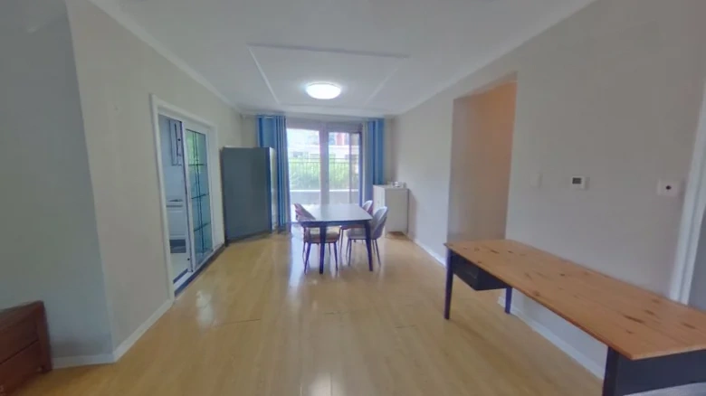 Vanke Charm City新区 should be translated as part of the whole phrase for accuracy. Therefore, - View 1