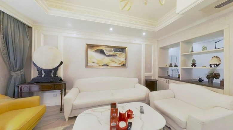 Luxin Changchun Garden碧桂苑Bgtv注意，对于“鲁信长春花园”，正确的翻译应该是：Luxin Changchun Garden对于“碧桂苑”部分没有直接对应的上下文，如果您需要这部分的翻译，请提供完整信息或确认是否为另一独立名称。基于当前请求仅返回给定文本翻译的原则，“碧桂苑”的翻译未包含在内。如果碧桂苑是另一个要翻译的名字，请单独告知。 - View 1