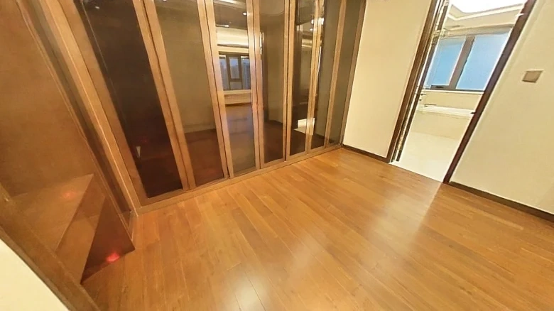 Platinum Delight Rhinoceros Lake - View 3