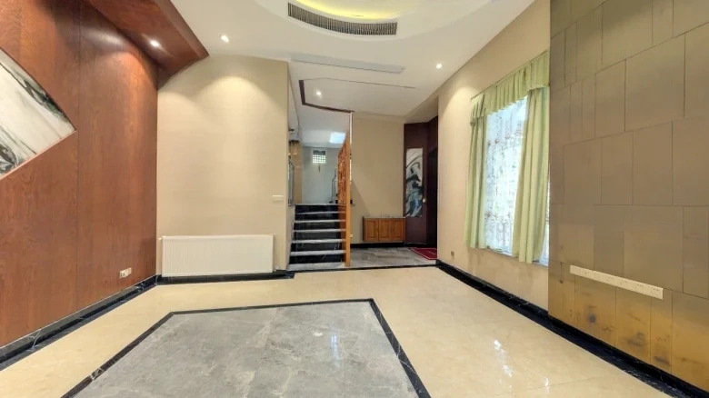 Landscape Gate Riverside Lingxiu Garden - View 6