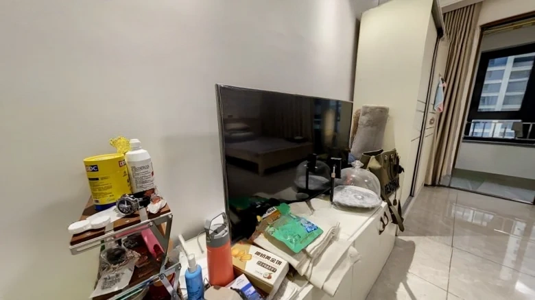 Jiuxi City Mansion首席府邸 should be translated more contextually depending on its usage, but focusing strictly on your request for a direct translation of - View 1