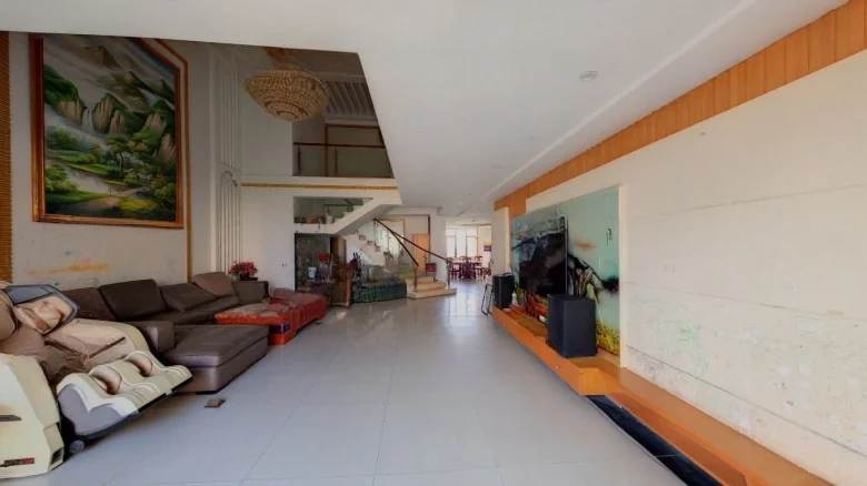 Golden Beverly - View 1