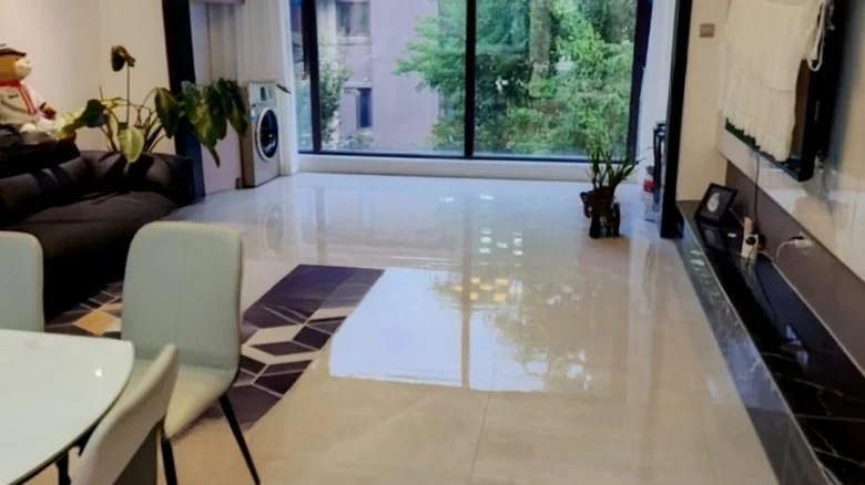 Golden Intimate Villa - View 1