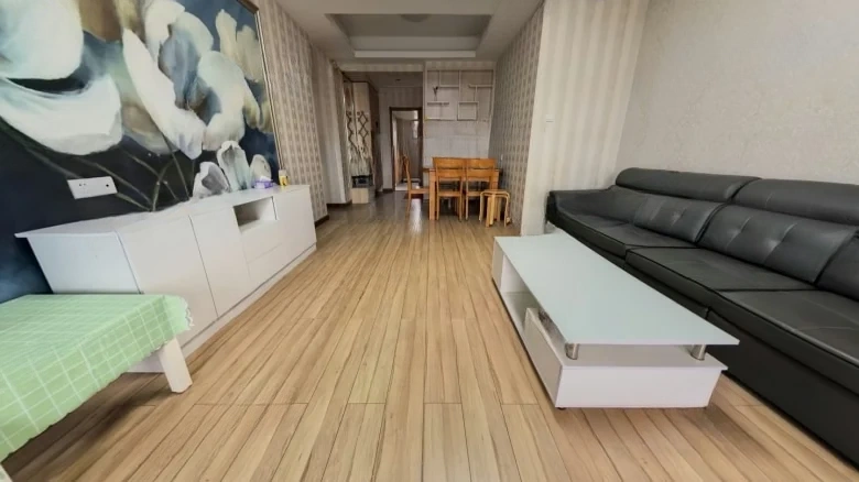 Contemporary Hampton Town - View 2