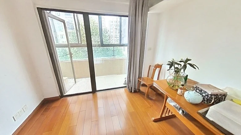 Ocean Top One Brand - View 2