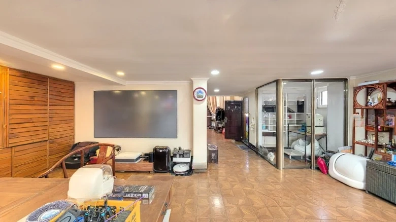 California-style bungalow - View 1