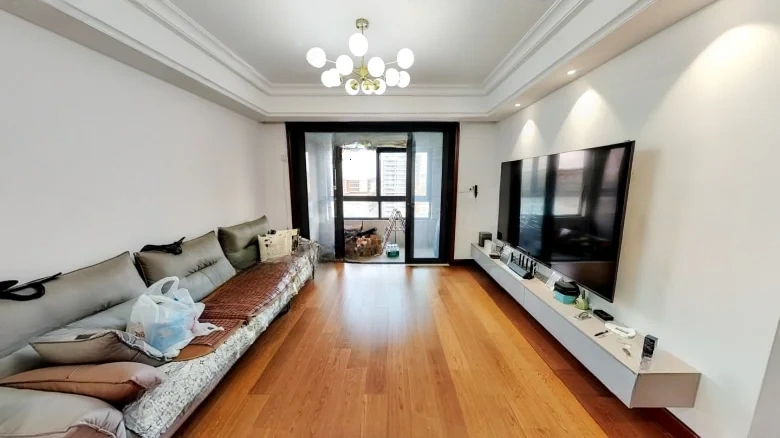 Sky Mansion Heart Adorns Grand Courtyard - View 1