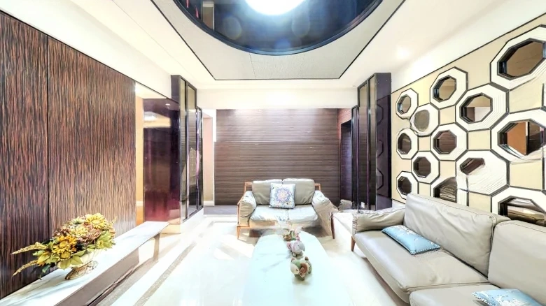 Golden Land Platinum Delight - View 1