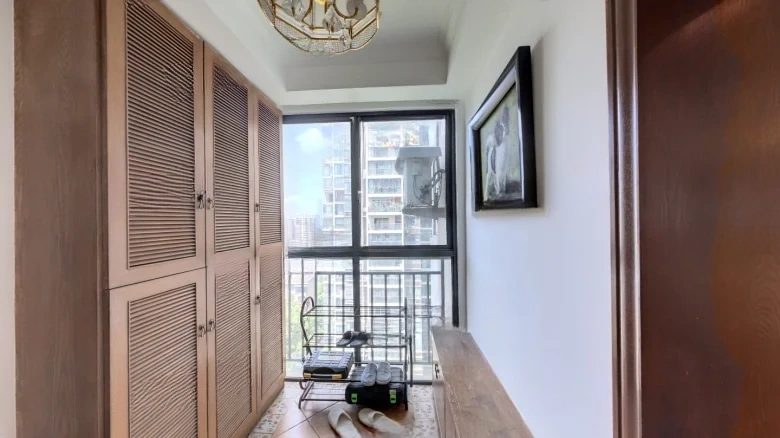 Rongke Thirty Thousand Feet - View 11