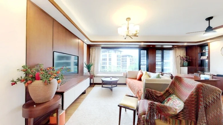 Angel Town Midstream Flowers Bloom - View 1