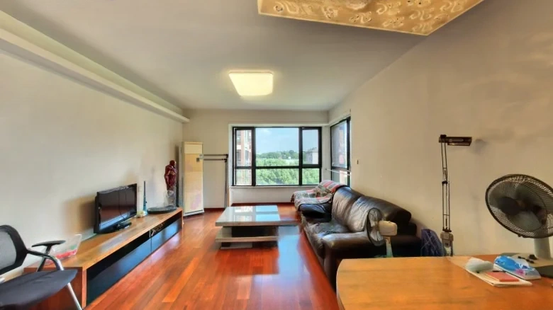 Golden Foundation Moon Bay - View 1