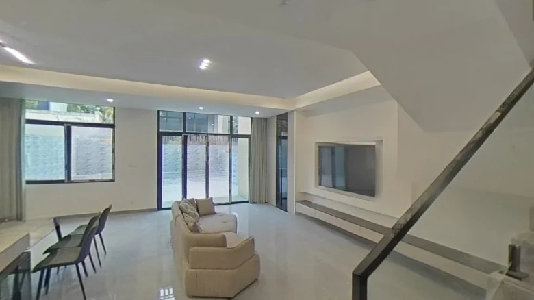 Elegant Residence TenYear Villa - View 1