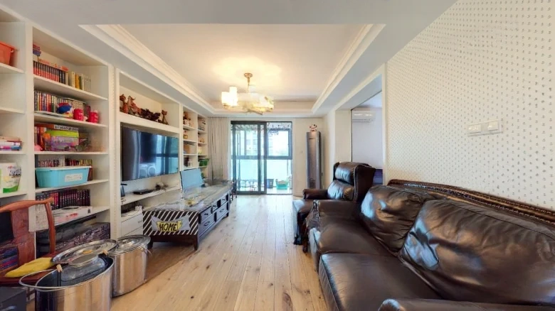 Leisurely Stroll in the Courtyard - View 4