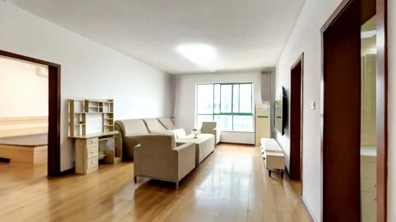 Metropolis Fashion Trend - View 1