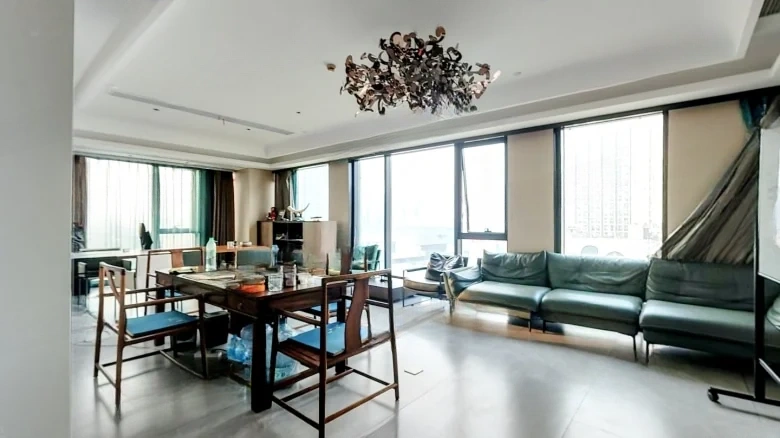 Platinum Crystal Sky Residence - View 2