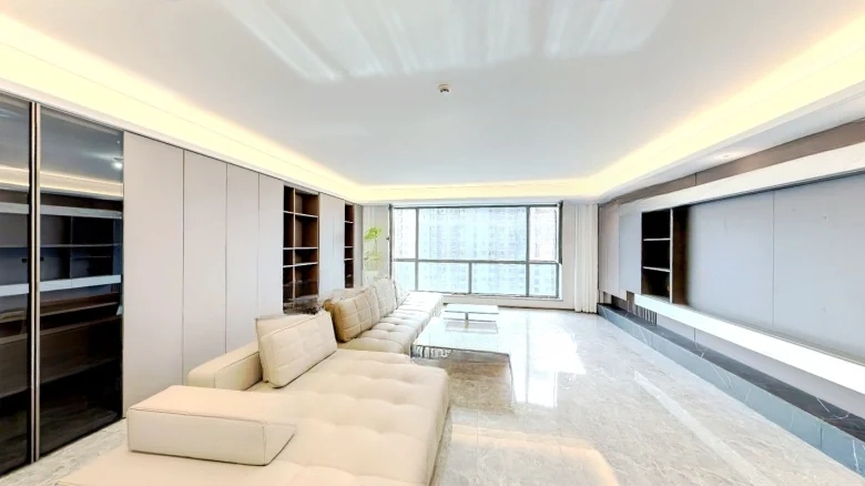 China Ocean Tower钻 can be challenging for direct translation due to its cultural specificity, but a close approximation in an English context would be - View 5