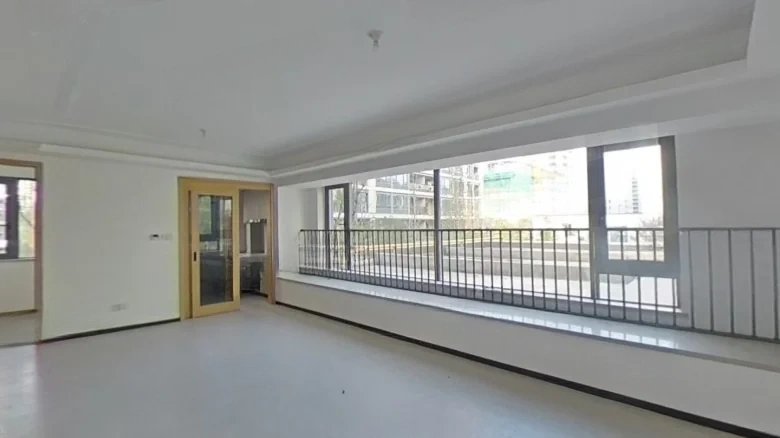 Lunar Peak Premium Emerald Court - View 5