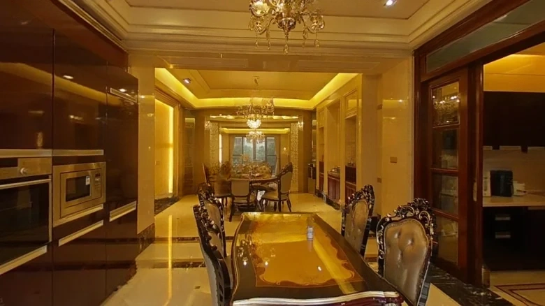 Elegant Home Platinum Elegance Court - View 8