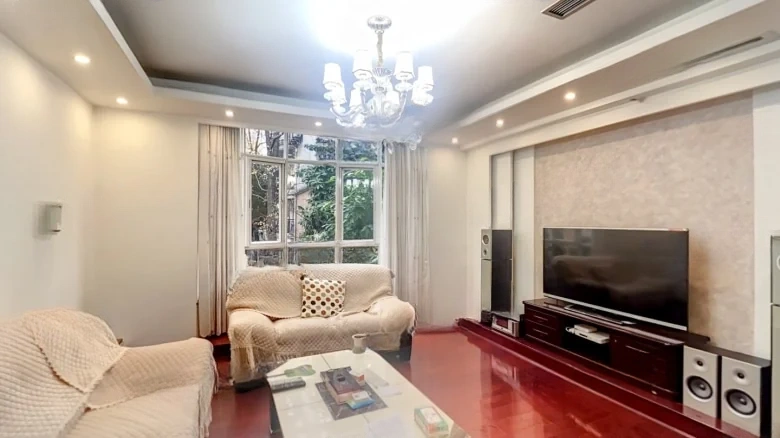 Zhonghua Garden Embroidery苑 doesn't have a direct translation that's commonly used in English for this context, so it can be omitted or if necessary described as - View 1