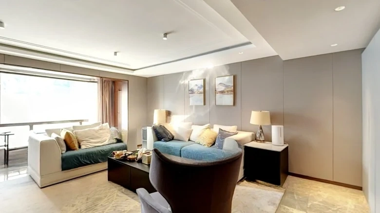 Resplendent Elegance - View 1